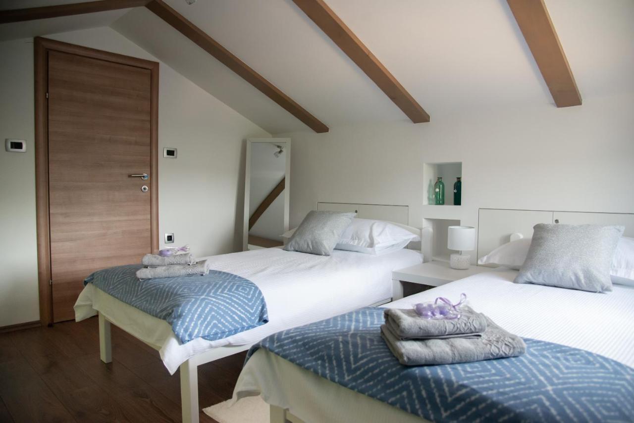 Holiday House Tos-Vila With Heated Pool Vrbnik  Eksteriør billede