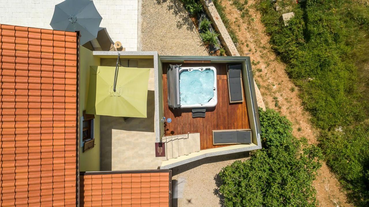 Holiday House Tos-Vila With Heated Pool Vrbnik  Eksteriør billede