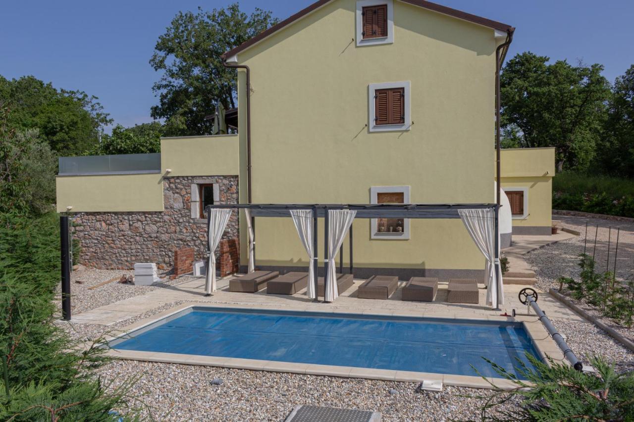 Holiday House Tos-Vila With Heated Pool Vrbnik  Eksteriør billede