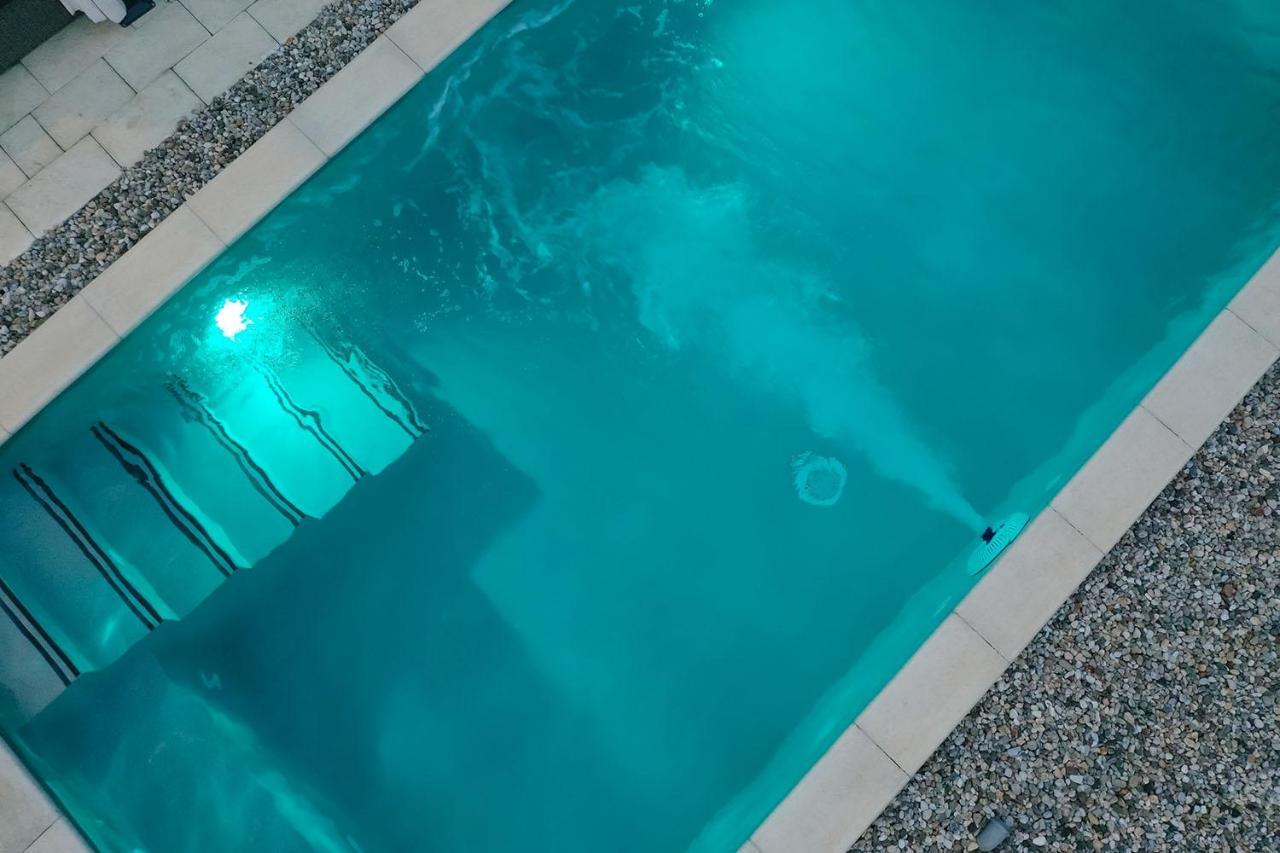 Holiday House Tos-Vila With Heated Pool Vrbnik  Eksteriør billede