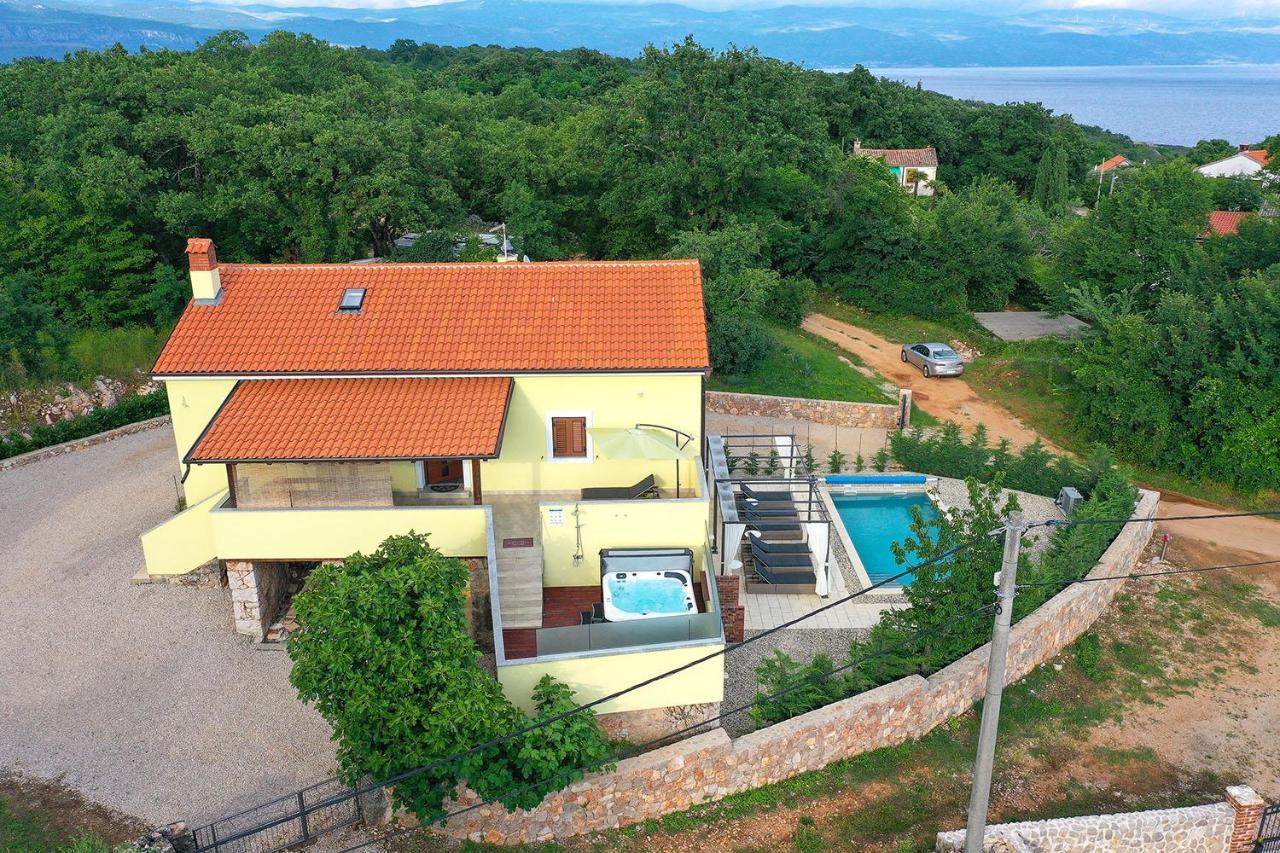 Holiday House Tos-Vila With Heated Pool Vrbnik  Eksteriør billede
